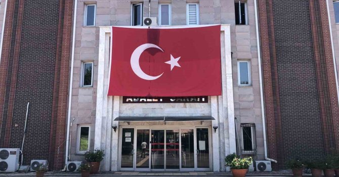 Tartıştığı erkek arkadaşını tornavidayla ağır yaraladı