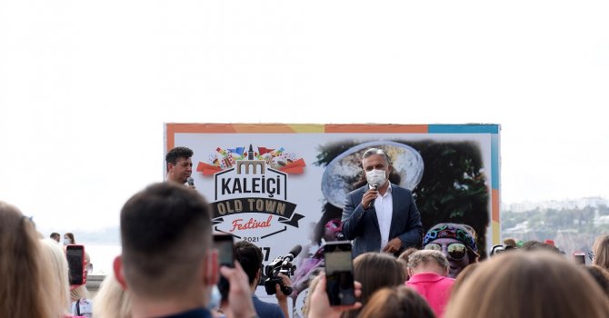 Başkan Uysal, yabancı turizmcilere seslendi: “Doğru ülkedesiniz”