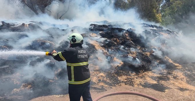 Kumlu’da saman balyaları alevlere teslim oldu