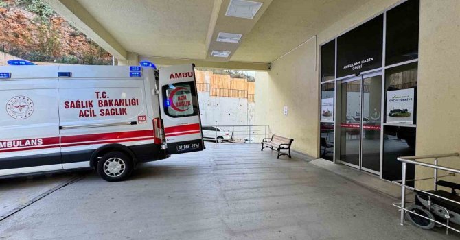 Gazipaşa’da inşattan düşen işçi ağır yaralandı