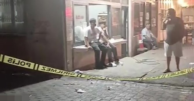 Adana’da sokakta bıçaklı saldırıya uğrayan bir kişi ağır yaralandı