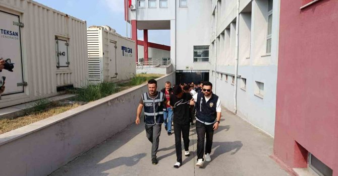 "Narkokapan-Adana 2" operasyonunda yakalanan 41 kişi adliyeye sevk edildi