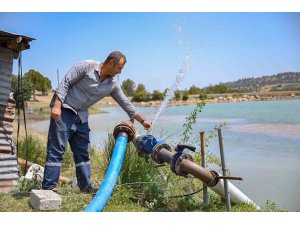 Mersin Büyükşehir Belediyesinden çiftçiye sulama borusu desteği