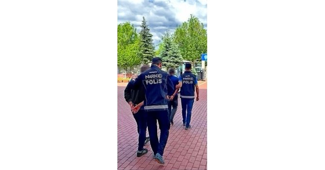 Uyuşturucu operasyonunda gözaltına alınan 2 kişi tutuklandı
