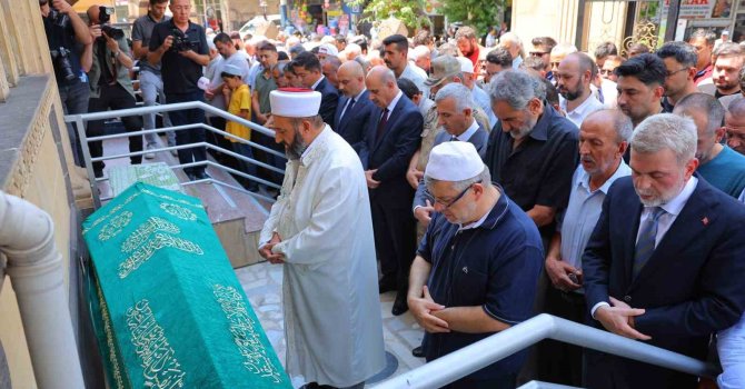 Ankara’daki yangında ölen anne ve 3,5 aylık oğlu Kahramanmaraş’ta toprağa verildi