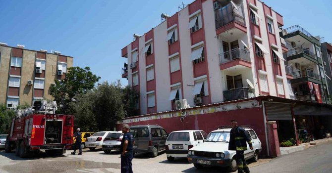 Antalya’da apartman dairesinde yangın korkuttu