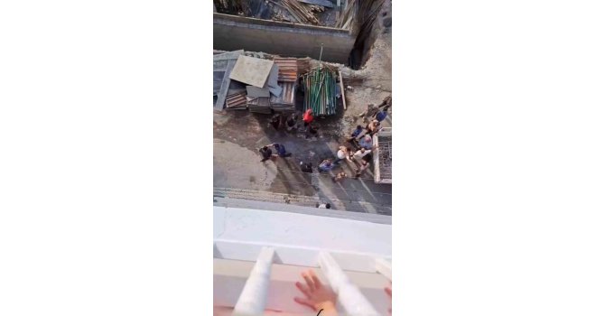 Korku dolu anlar: Yumrukların havada uçuştuğu kavgayı polis ayırdı