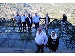 Sıcaktan bunalan Adanalılar Feke ilçesine akın etti