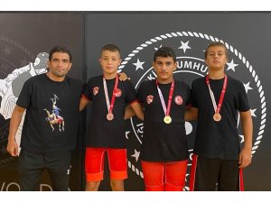 Manavgat Belediyesi Güreş Kulübü’nde minik sporculardan madalya yağmuru