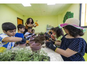 Toroslar Çocuk Kampüsü ile çocuklar bilimi eğlenceyle öğreniyor