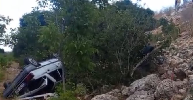 Otomobil şarampole yuvarlandı: 3 yaralı