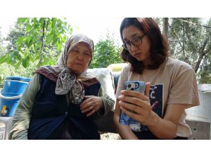 Zübeyde nine, köyünden doktora görüntülü ulaşıp muayene oldu