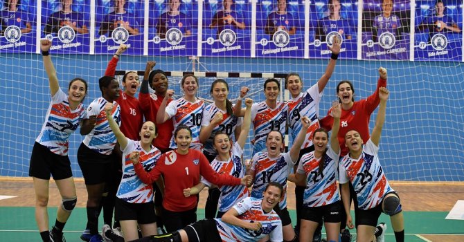 Mavi Kelebekler’den lidere çelme