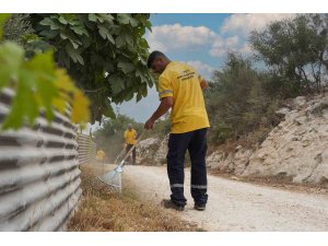 Tarsus’ta kırsal mahallelerde temizlik çalışmaları aralıksız sürdürülüyor