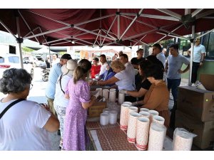 Kemer Belediyesi’nden aşure ikramı