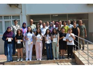 LGS’de başarı elde eden öğrenciler altın ile ödüllendirildi