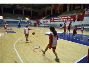 Kepez’de çocuklar sporla gelişiyor