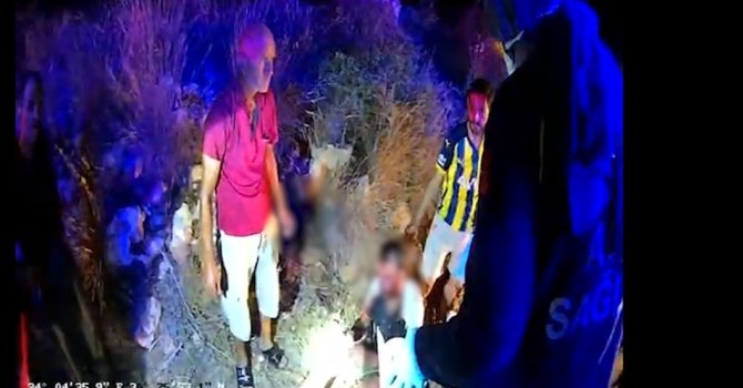 Ayağı janta sıkışan motosiklet sürücüsünü itfaiye kurtardı