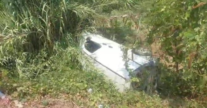 Manavgat’ta hafif ticari araç boş sulama kanalına devrildi: 1 yaralı