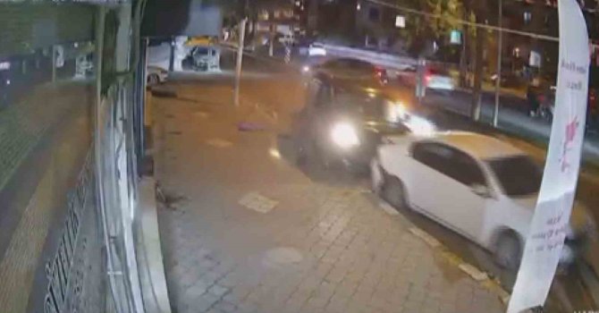 Aracına binmek istediği esnada saniyelerle ölümden döndü: O anlar kamerada