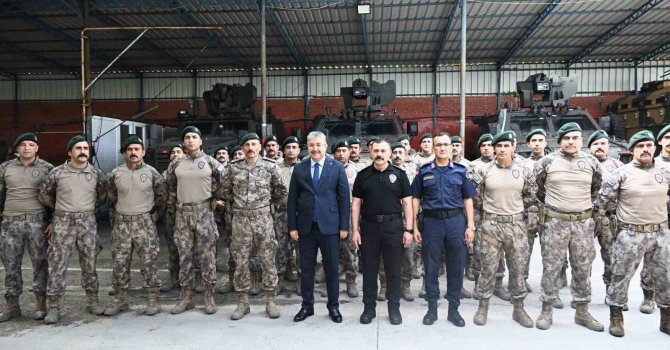 Özel Harekat polisleri dualarla Suriye’ye uğurlandı