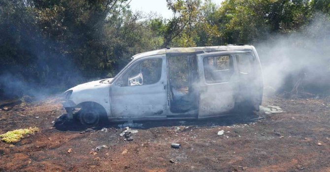 Antalya’da çıkan yangında alevler arasında kaldılar