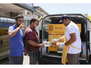 Mersin’de emekçilere 120 bin bardak limonata dağıtıldı