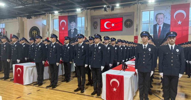 Adana’da 323 polis adayı yemin ederek mezun oldu