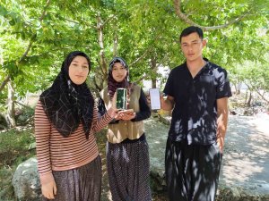 Sıcaktan kaçıp yaylaya çıkanlar dünya ile irtibatları kesildiği için kafalarını dinliyor