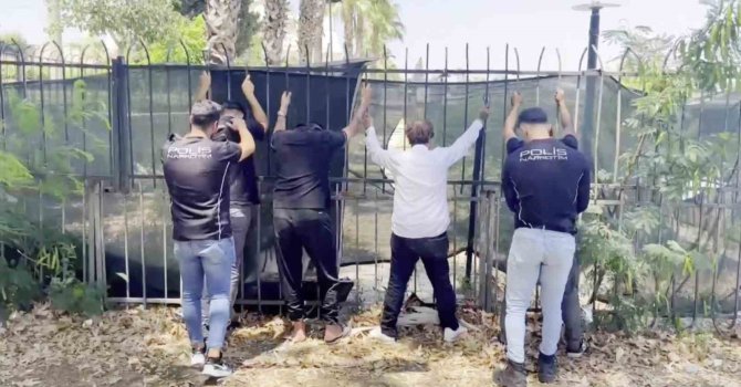 Park ve bahçelerde uyuşturucu kullanan 63 kişi suçüstü yakalandı