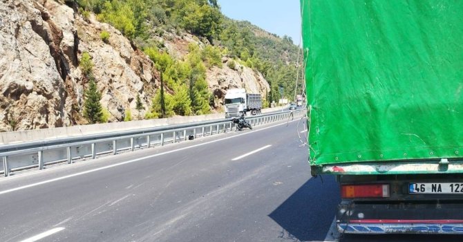 Kamyonete arkadan çarpan motosikletli yaralandı