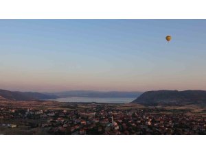 Salda Gölü sıcak hava balonları ve triatlonla turizmin yeni yıldızı olmayı hedefliyor