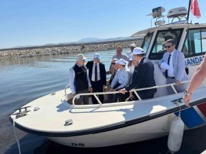 Bakanlık heyeti, Eğirdir Gölü’nde çevre sorunlarını yerinde inceledi