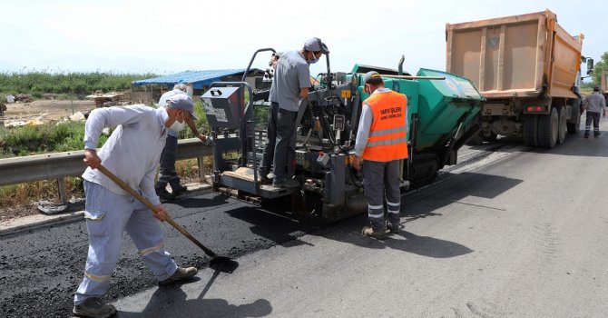 Büyükşehir Belediyesi Kanal Sokak yolunu yeniliyor