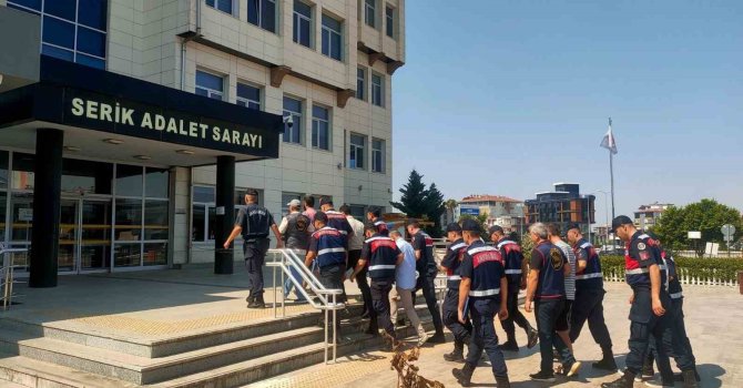 Serik’te aranan 7 hükümlü JASAT ekiplerince yakalandı
