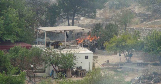 Silifke’deki orman yangınıyla mücadele devam ediyor: 526 personel sahada