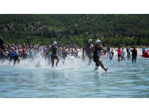 Beyaz kumları ve mavi sularıyla Salda Lake Triatlon nefes kesti