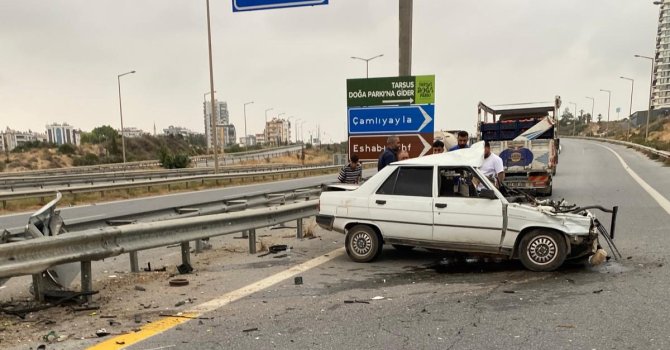 Tarsus’ta trafik kazası: İki kardeşten biri öldü, diğeri yaralandı
