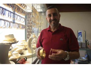 Düğünde takılan sahte ve gramajı düşük altınlarla hayal kırıklığı yaşamak istemeyen çiftlere altın değerinde tavsiye