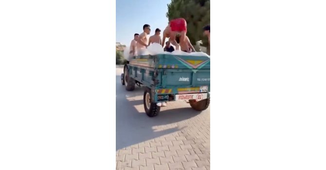 Seyir halindeki traktörün römorkunda tehlikeli serinlik