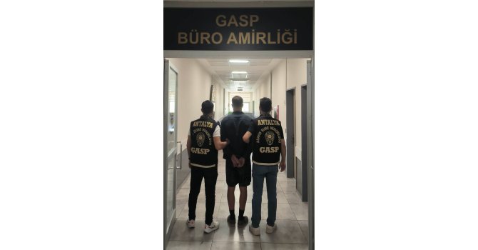 Oyuncak tabanca ile iş yeri soymaya çalıştı