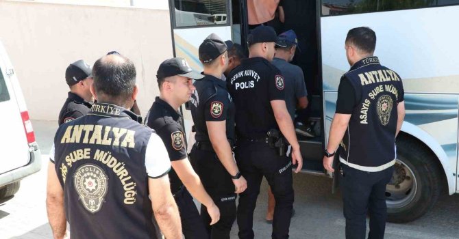 Antalya’da eş zamanlı operasyonda 92 aranan şahıs yakalandı