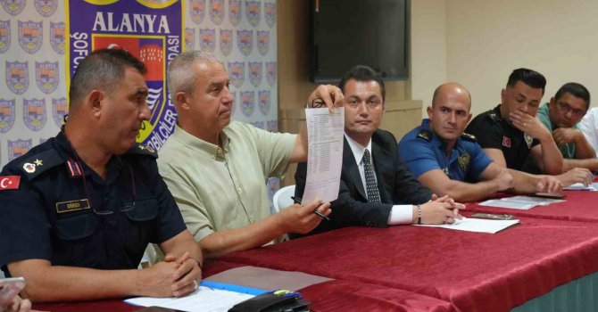 Alanya’da zabıtadan taksilere sivil takip