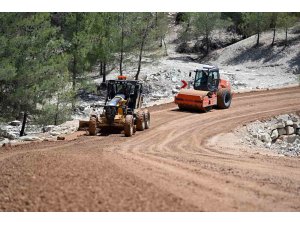 Mut’ta 9 mahalleyi birbirine bağlayan grup yolu genişletildi