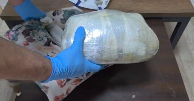 Otobüsteki yolcunun kullandığı yastıktan 1 kilo 450 gram uyuşturucu çıktı