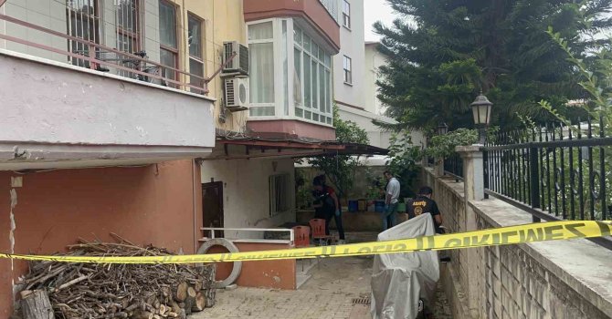 Alanya’da evinin önünde ölü bulundu