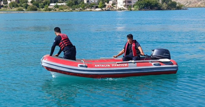 Yeğeninin düşen terliğini almak için girdiği baraj gölünde kayboldu