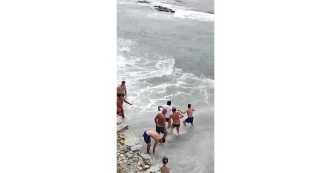 Boğulma tehlikesi geçiren genç için seferber oldular