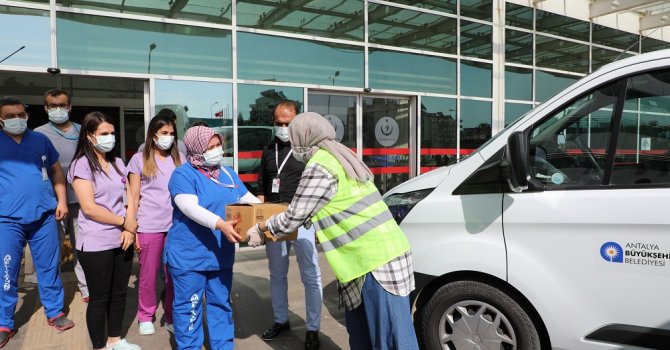 Başkan Böcek’ten sağlık çalışanlarına yorgunluk kahvesi