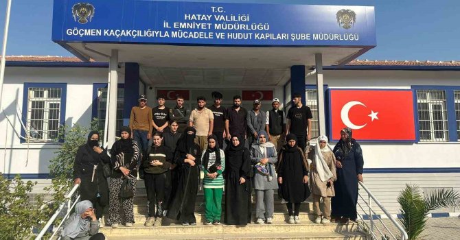 Tıka basa göçmen doldurulan minibüste 24 göçmen yakalandı